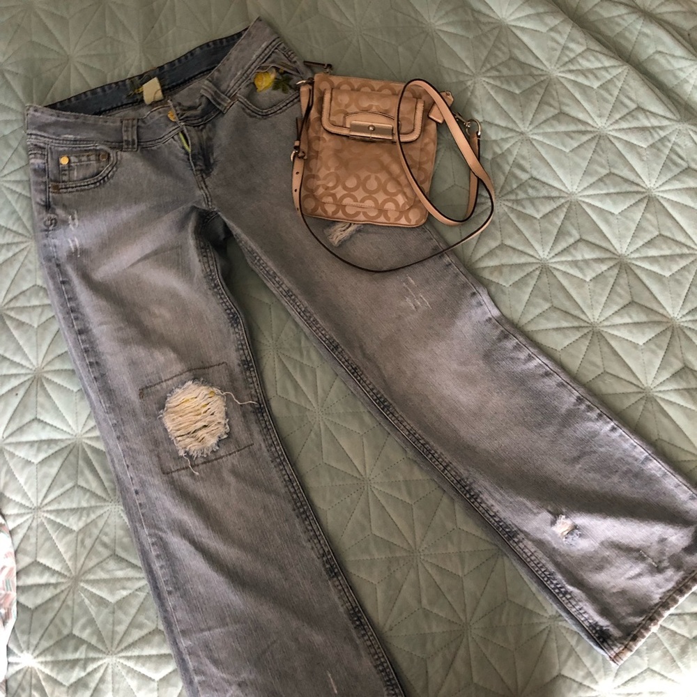 Jessica Sumpson Distressed jeans 👖